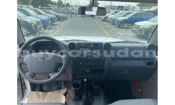 Buy Import Toyota Land Cruiser White Car in Import - Dubai in Al Jazirah State Buy Import Toyota Land Cruiser White Car in Import - Dubai in Al Jazirah State