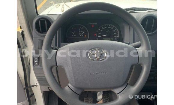 Buy Import Toyota Land Cruiser White Car in Import - Dubai in Al Jazirah State Buy Import Toyota Land Cruiser White Car in Import - Dubai in Al Jazirah State