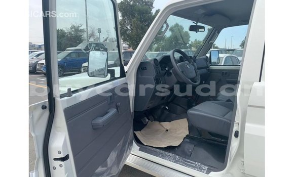 Buy Import Toyota Land Cruiser White Car in Import - Dubai in Al Jazirah State Buy Import Toyota Land Cruiser White Car in Import - Dubai in Al Jazirah State