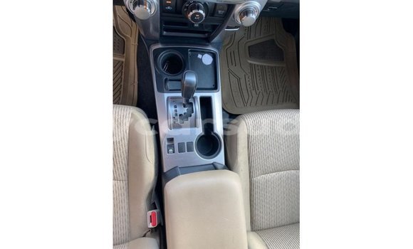Buy Import Toyota HiAce White Truck in Import - Dubai in Al Jazirah State Buy Import Toyota HiAce White Truck in Import - Dubai in Al Jazirah State