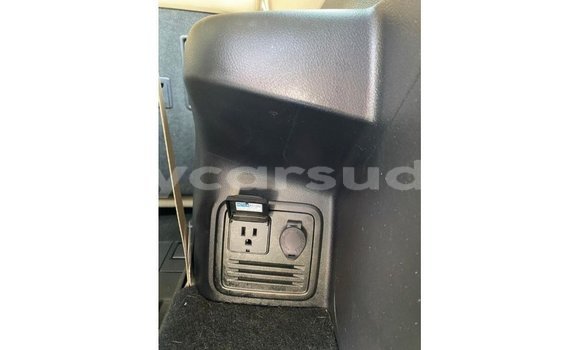 Buy Import Toyota HiAce White Truck in Import - Dubai in Al Jazirah State Buy Import Toyota HiAce White Truck in Import - Dubai in Al Jazirah State