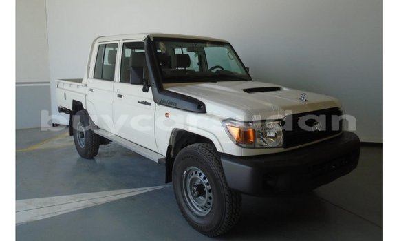 Buy Import Toyota Land Cruiser White Car in Import - Dubai in Al Jazirah State Buy Import Toyota Land Cruiser White Car in Import - Dubai in Al Jazirah State