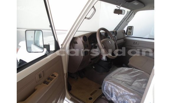 Buy Import Toyota Land Cruiser White Car in Import - Dubai in Al Jazirah State Buy Import Toyota Land Cruiser White Car in Import - Dubai in Al Jazirah State
