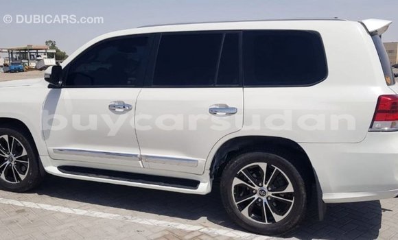 Buy Import Toyota Land Cruiser White Car in Import - Dubai in Al Jazirah State Buy Import Toyota Land Cruiser White Car in Import - Dubai in Al Jazirah State