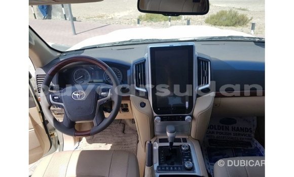 Buy Import Toyota Land Cruiser White Car in Import - Dubai in Al Jazirah State Buy Import Toyota Land Cruiser White Car in Import - Dubai in Al Jazirah State