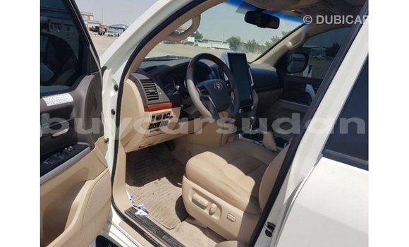 Buy Import Toyota Land Cruiser White Car in Import - Dubai in Al Jazirah State Buy Import Toyota Land Cruiser White Car in Import - Dubai in Al Jazirah State