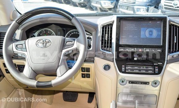 Buy Import Toyota Land Cruiser White Car in Import - Dubai in Al Jazirah State Buy Import Toyota Land Cruiser White Car in Import - Dubai in Al Jazirah State