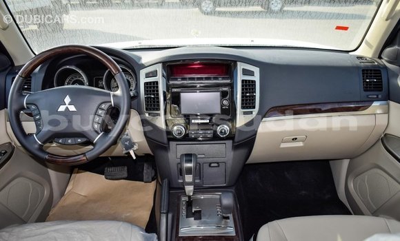 Buy Import Mitsubishi Pajero White Car in Import - Dubai in Al Jazirah State Buy Import Mitsubishi Pajero White Car in Import - Dubai in Al Jazirah State