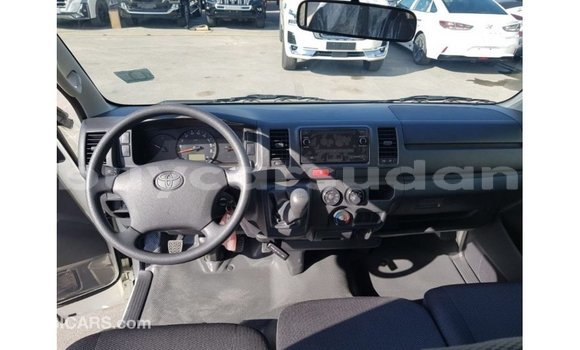 Buy Import Toyota Hiace White Car in Import - Dubai in Al Jazirah State Buy Import Toyota Hiace White Car in Import - Dubai in Al Jazirah State