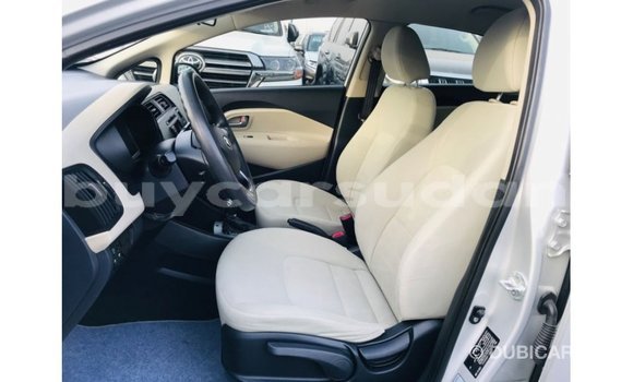 Acheter Import Voiture Kia Carens Autre à Import - Dubai, État d'Al Jazirah Acheter Import Voiture Kia Carens Autre à Import - Dubai, État d'Al Jazirah
