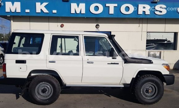 Buy Import Toyota Land Cruiser White Car in Import - Dubai in Al Jazirah State Buy Import Toyota Land Cruiser White Car in Import - Dubai in Al Jazirah State