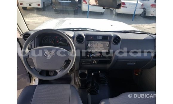 Buy Import Toyota Land Cruiser White Car in Import - Dubai in Al Jazirah State Buy Import Toyota Land Cruiser White Car in Import - Dubai in Al Jazirah State