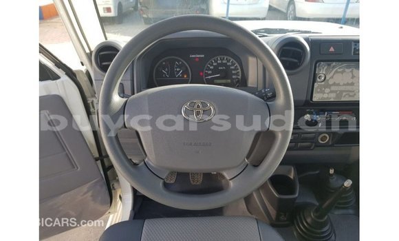 Buy Import Toyota Land Cruiser White Car in Import - Dubai in Al Jazirah State Buy Import Toyota Land Cruiser White Car in Import - Dubai in Al Jazirah State