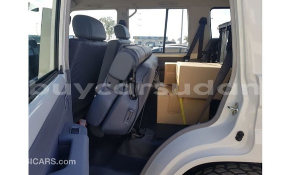 Buy Import Toyota Land Cruiser White Car in Import - Dubai in Al Jazirah State Buy Import Toyota Land Cruiser White Car in Import - Dubai in Al Jazirah State