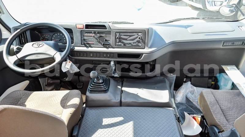 Big with watermark toyota coaster al jazirah state import dubai 3111