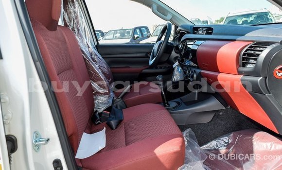 Buy Import Toyota Hilux White Car in Import - Dubai in Al Jazirah State Buy Import Toyota Hilux White Car in Import - Dubai in Al Jazirah State