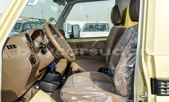Buy Import Toyota Land Cruiser Beige Car in Import - Dubai in Al Jazirah State Buy Import Toyota Land Cruiser Beige Car in Import - Dubai in Al Jazirah State