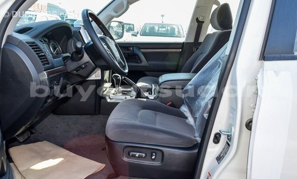 Buy Import Toyota Land Cruiser White Car in Import - Dubai in Al Jazirah State Buy Import Toyota Land Cruiser White Car in Import - Dubai in Al Jazirah State
