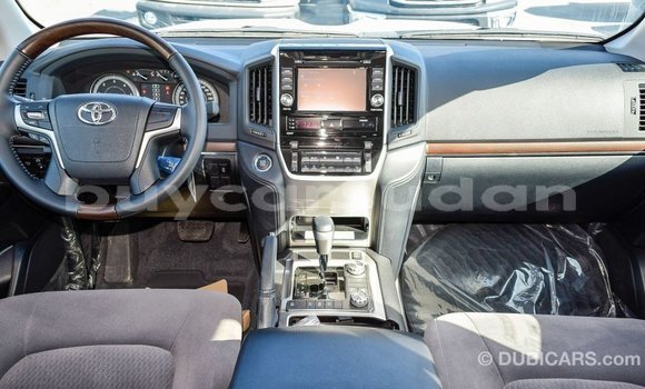 Buy Import Toyota Land Cruiser White Car in Import - Dubai in Al Jazirah State Buy Import Toyota Land Cruiser White Car in Import - Dubai in Al Jazirah State