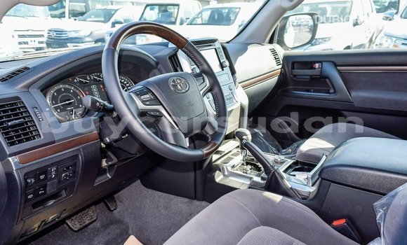 Buy Import Toyota Land Cruiser White Car in Import - Dubai in Al Jazirah State Buy Import Toyota Land Cruiser White Car in Import - Dubai in Al Jazirah State