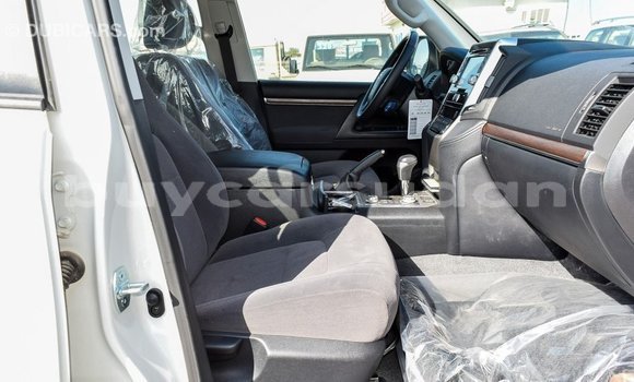 Buy Import Toyota Land Cruiser White Car in Import - Dubai in Al Jazirah State Buy Import Toyota Land Cruiser White Car in Import - Dubai in Al Jazirah State