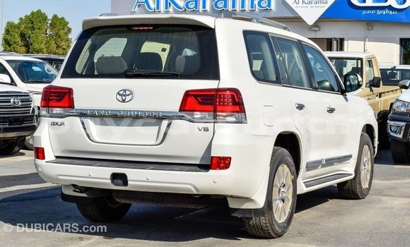 Buy Import Toyota Land Cruiser White Car in Import - Dubai in Al Jazirah State Buy Import Toyota Land Cruiser White Car in Import - Dubai in Al Jazirah State