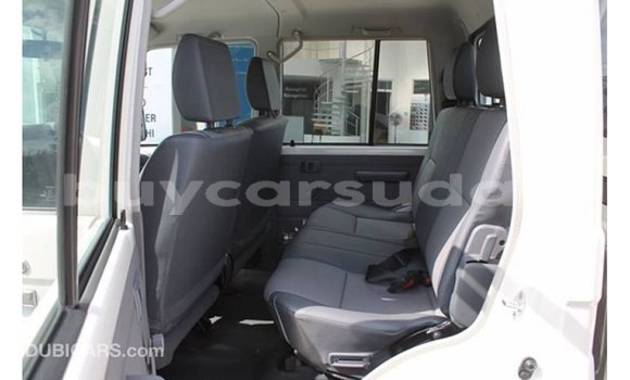 Buy Import Toyota Land Cruiser White Car in Import - Dubai in Al Jazirah State Buy Import Toyota Land Cruiser White Car in Import - Dubai in Al Jazirah State