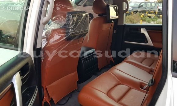 Buy Import Toyota Land Cruiser White Car in Import - Dubai in Al Jazirah State Buy Import Toyota Land Cruiser White Car in Import - Dubai in Al Jazirah State