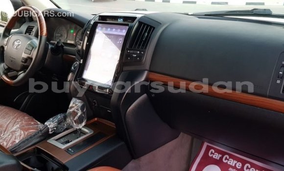 Buy Import Toyota Land Cruiser White Car in Import - Dubai in Al Jazirah State Buy Import Toyota Land Cruiser White Car in Import - Dubai in Al Jazirah State