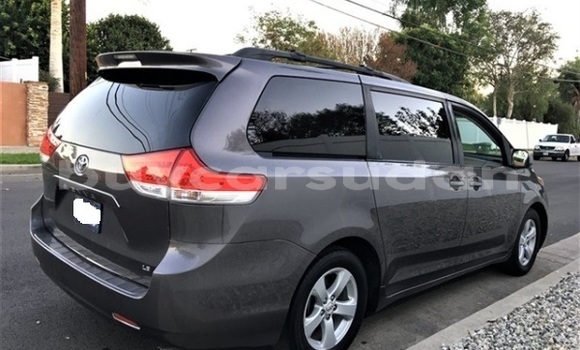 Buy Import Toyota Sienna Other Car in Bur Sudan in al-Bahr-al-Ahmar Buy Import Toyota Sienna Other Car in Bur Sudan in al-Bahr-al-Ahmar