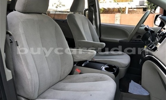 Buy Import Toyota Sienna Other Car in Bur Sudan in al-Bahr-al-Ahmar Buy Import Toyota Sienna Other Car in Bur Sudan in al-Bahr-al-Ahmar