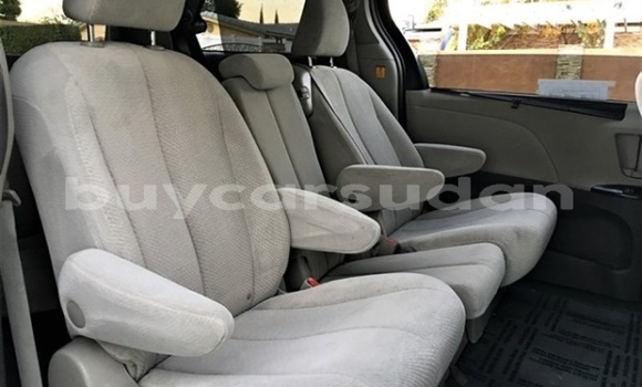 Buy Import Toyota Sienna Other Car in Bur Sudan in al-Bahr-al-Ahmar Buy Import Toyota Sienna Other Car in Bur Sudan in al-Bahr-al-Ahmar