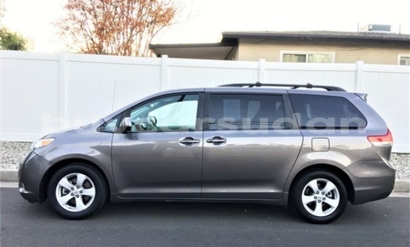 Buy Import Toyota Sienna Other Car in Bur Sudan in al-Bahr-al-Ahmar Buy Import Toyota Sienna Other Car in Bur Sudan in al-Bahr-al-Ahmar