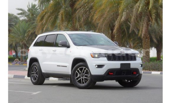 Buy Import Jeep Grand Cherokee White Car in Import - Dubai in Al Jazirah State