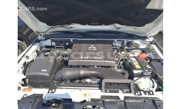 Buy Import Mitsubishi Pajero White Car in Import - Dubai in Al Jazirah State Buy Import Mitsubishi Pajero White Car in Import - Dubai in Al Jazirah State