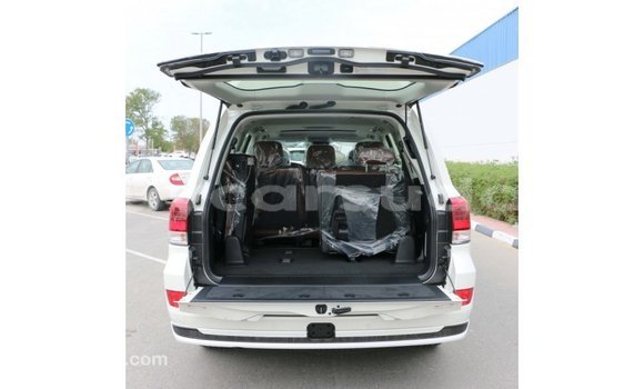 Buy Import Toyota Land Cruiser White Car in Import - Dubai in Al Jazirah State Buy Import Toyota Land Cruiser White Car in Import - Dubai in Al Jazirah State