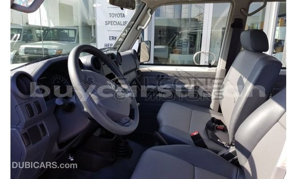 Buy Import Toyota Land Cruiser White Car in Import - Dubai in Al Jazirah State Buy Import Toyota Land Cruiser White Car in Import - Dubai in Al Jazirah State