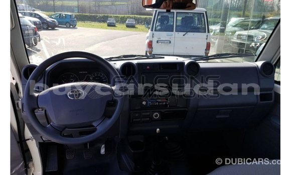 Buy Import Toyota Land Cruiser White Car in Import - Dubai in Al Jazirah State Buy Import Toyota Land Cruiser White Car in Import - Dubai in Al Jazirah State