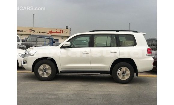 Buy Import Toyota Land Cruiser White Car in Import - Dubai in Al Jazirah State Buy Import Toyota Land Cruiser White Car in Import - Dubai in Al Jazirah State