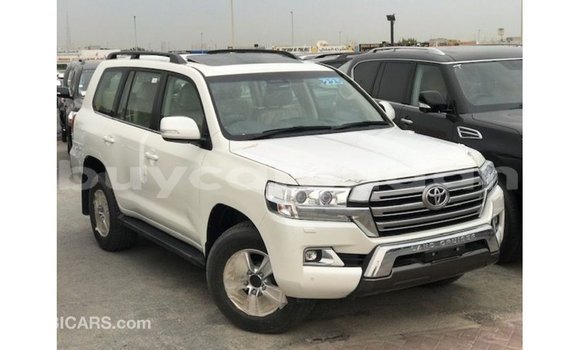 Acheter Import Voiture Toyota Land Cruiser Blanc à Import - Dubai, État d'Al Jazirah Acheter Import Voiture Toyota Land Cruiser Blanc à Import - Dubai, État d'Al Jazirah