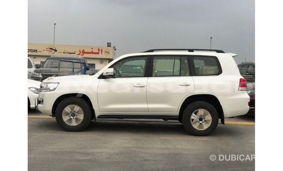 Acheter Import Voiture Toyota Land Cruiser Blanc à Import - Dubai, État d'Al Jazirah Acheter Import Voiture Toyota Land Cruiser Blanc à Import - Dubai, État d'Al Jazirah