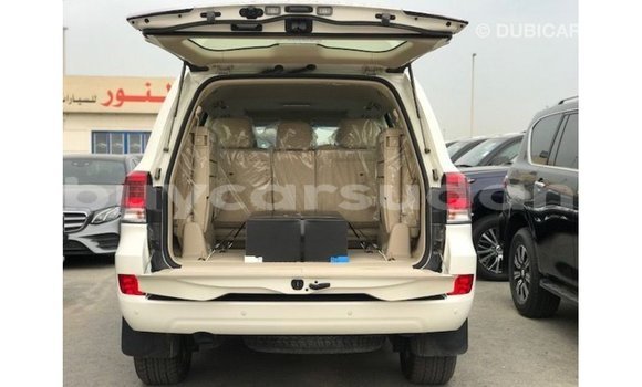 Acheter Import Voiture Toyota Land Cruiser Blanc à Import - Dubai, État d'Al Jazirah Acheter Import Voiture Toyota Land Cruiser Blanc à Import - Dubai, État d'Al Jazirah
