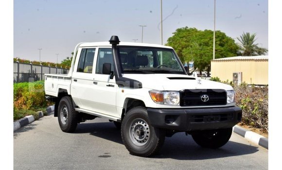 Acheter Import Voiture Toyota Land Cruiser Blanc à Import - Dubai, État d'Al Jazirah Acheter Import Voiture Toyota Land Cruiser Blanc à Import - Dubai, État d'Al Jazirah
