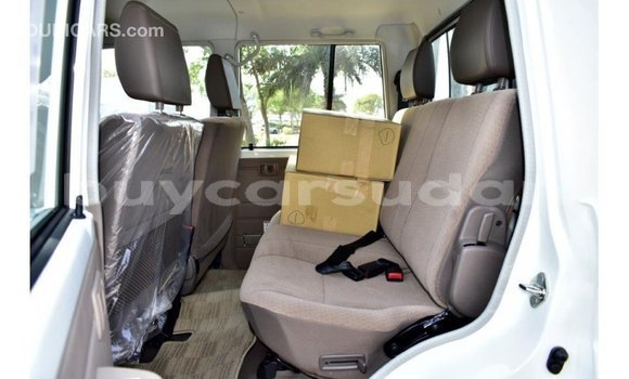 Acheter Import Voiture Toyota Land Cruiser Blanc à Import - Dubai, État d'Al Jazirah Acheter Import Voiture Toyota Land Cruiser Blanc à Import - Dubai, État d'Al Jazirah