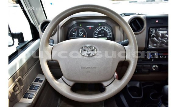 Acheter Import Voiture Toyota Land Cruiser Blanc à Import - Dubai, État d'Al Jazirah Acheter Import Voiture Toyota Land Cruiser Blanc à Import - Dubai, État d'Al Jazirah