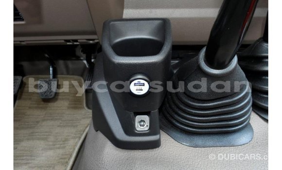 Acheter Import Voiture Toyota Land Cruiser Blanc à Import - Dubai, État d'Al Jazirah Acheter Import Voiture Toyota Land Cruiser Blanc à Import - Dubai, État d'Al Jazirah