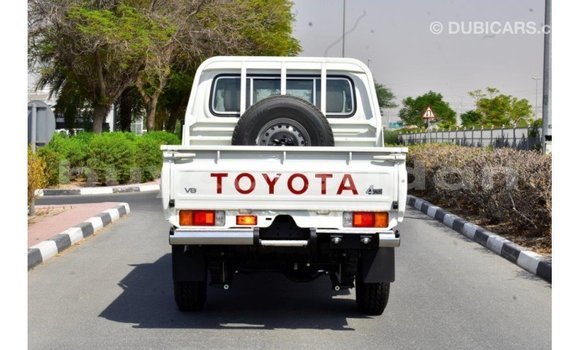 Acheter Import Voiture Toyota Land Cruiser Blanc à Import - Dubai, État d'Al Jazirah Acheter Import Voiture Toyota Land Cruiser Blanc à Import - Dubai, État d'Al Jazirah
