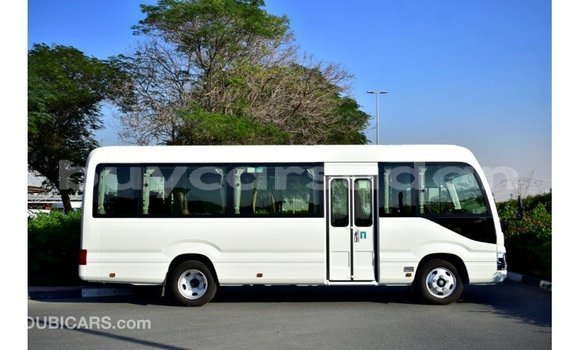 Acheter Import Voiture Toyota Coaster Blanc à Import - Dubai, État d'Al Jazirah Acheter Import Voiture Toyota Coaster Blanc à Import - Dubai, État d'Al Jazirah