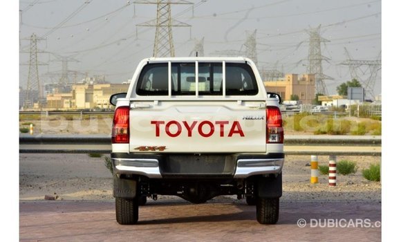 Acheter Import Voiture Toyota Hilux Blanc à Import - Dubai, État d'Al Jazirah Acheter Import Voiture Toyota Hilux Blanc à Import - Dubai, État d'Al Jazirah
