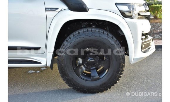 Acheter Import Voiture Toyota Land Cruiser Blanc à Import - Dubai, État d'Al Jazirah Acheter Import Voiture Toyota Land Cruiser Blanc à Import - Dubai, État d'Al Jazirah